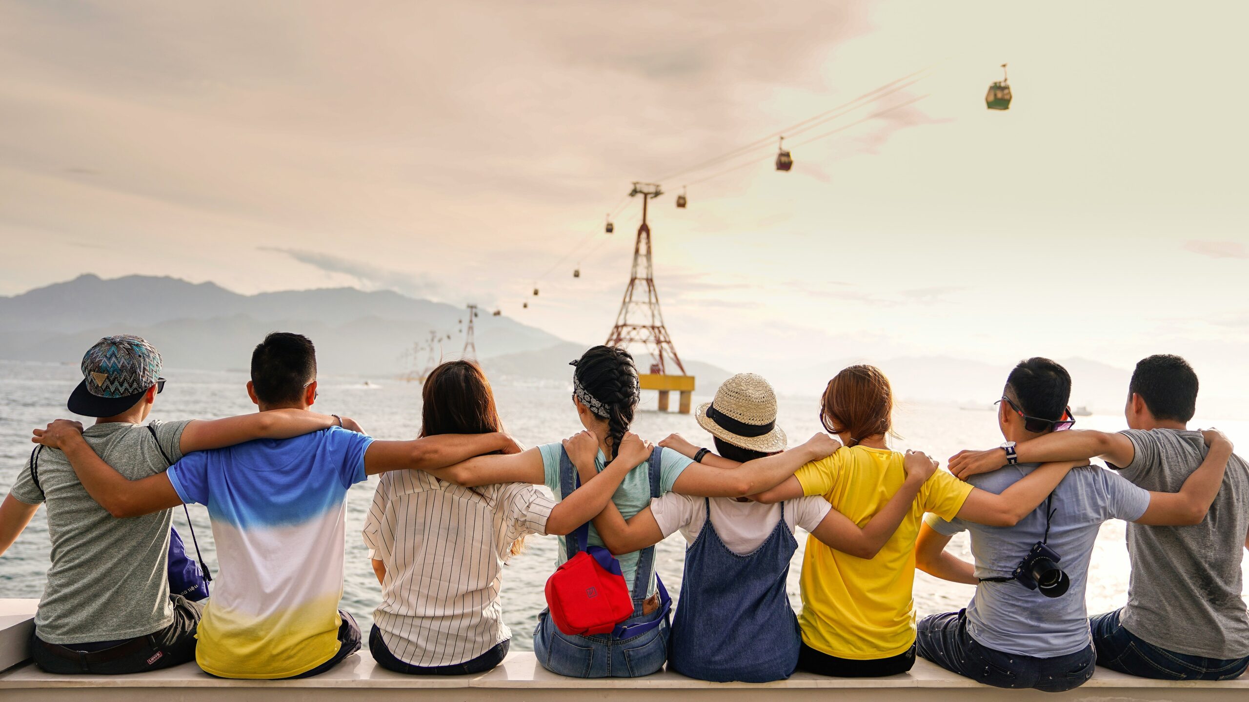 Grupo de estudantes viajando juntos